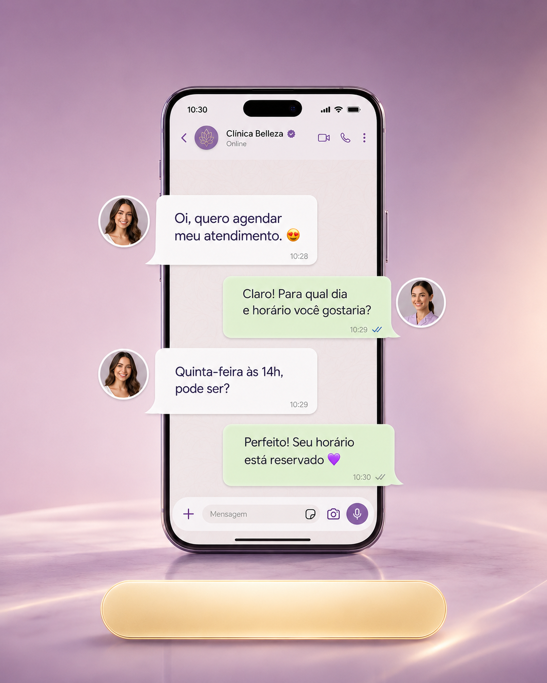 Celular mostrando uma conversa que termina em agendamento confirmado